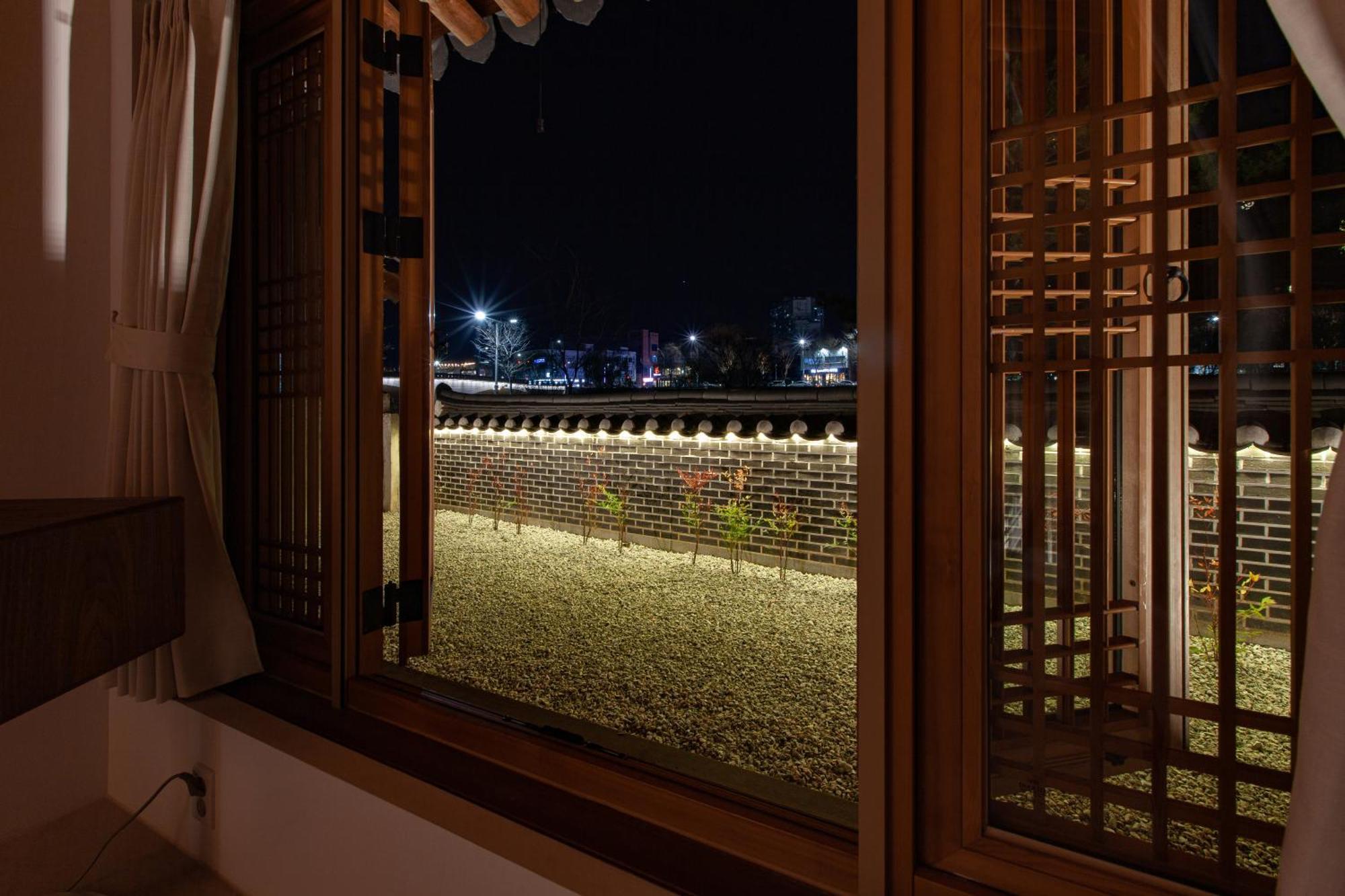 Cheong-Yeon, The Korean Traditional House Hanok In Jeonju Hanok Village Bagian luar foto