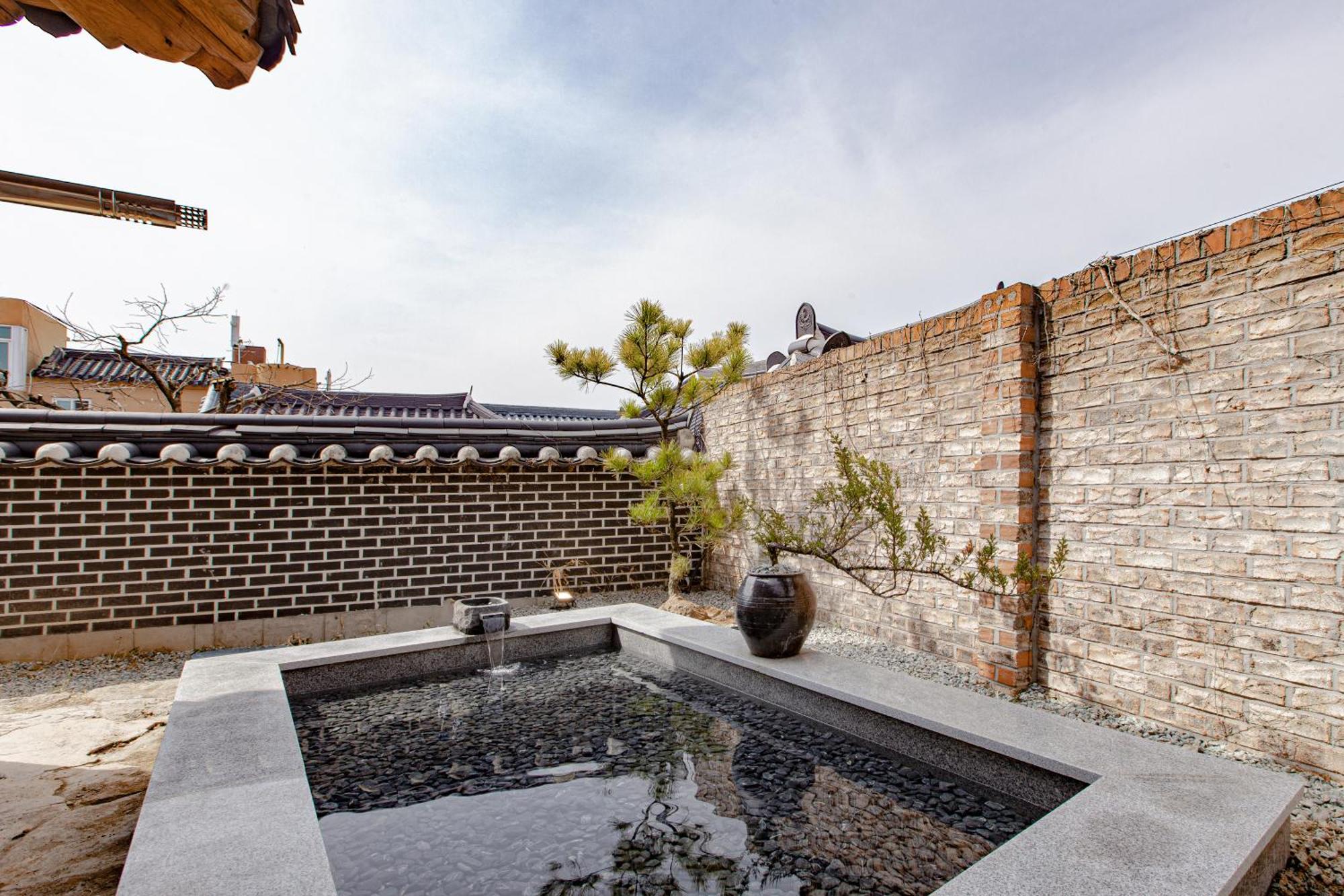 Cheong-Yeon, The Korean Traditional House Hanok In Jeonju Hanok Village Bagian luar foto